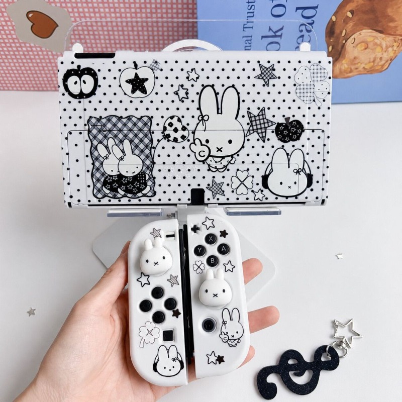Gaming Console In Tv - غطاء حماية لطيف بتصميم 
